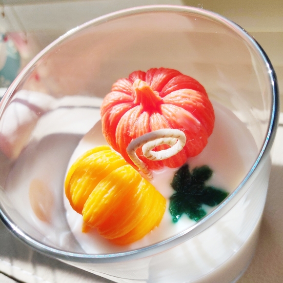 Halloween fall pumpkin patch decorative candle - Picture 2 of 6